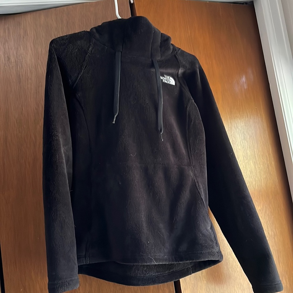 Black north face sweater really warm